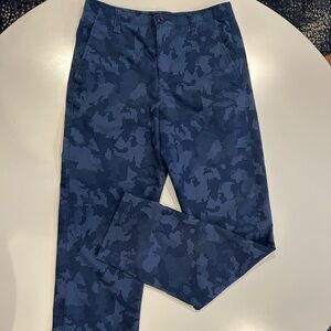 Under Armor Boy’s Blue Digital Camo Golf Pants Size 16